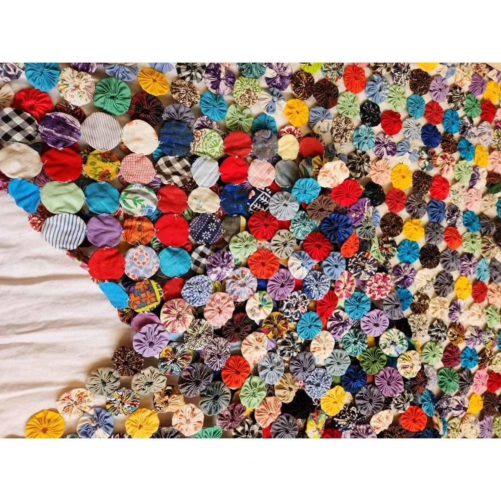 Gorgeous Vintage Handmade YoYo Hand Sewn Quilt Topper Stylish Cottage 94 × 51‎